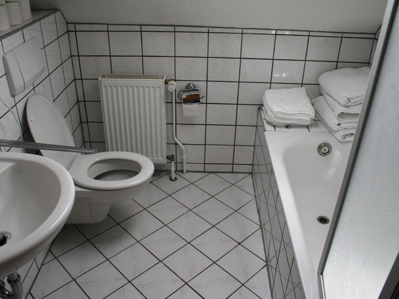 Cosy Apartment In Schwalefeld Near Willingen With Private Terrace Extérieur photo